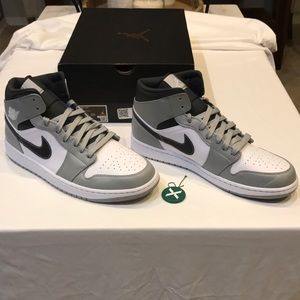 Air Jordan 1 Mid Size 12 Mens: Like New!